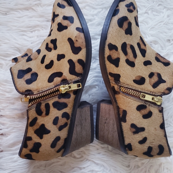 SoleDiva Leopard Print Bootie 8 - Picture 4 of 8